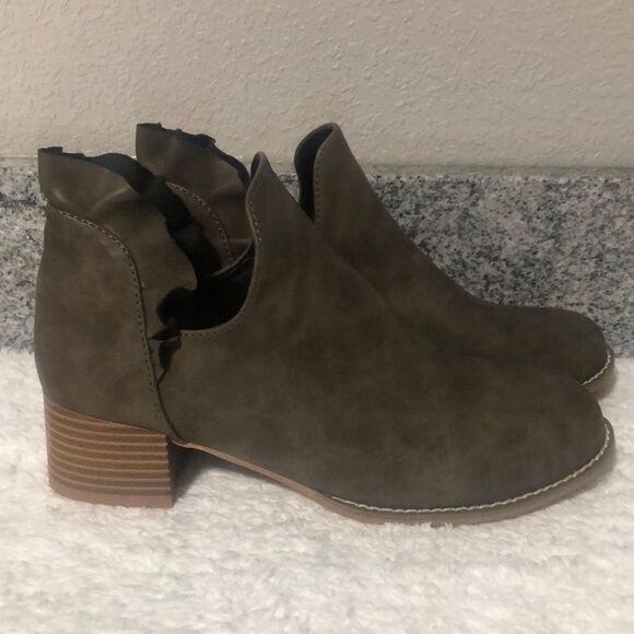 Unbranded Chunky Heel Cutout Ankle Booties Size 39 or 8 1/2 - Picture 2 of 6